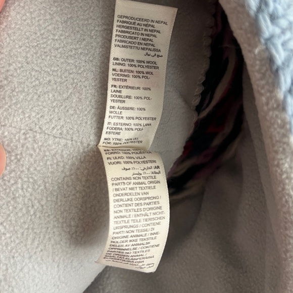 NWT - Fat Face Women’s Hand Knitted 100% Wool Fairisle Bobble Hat - Picture 6 of 6